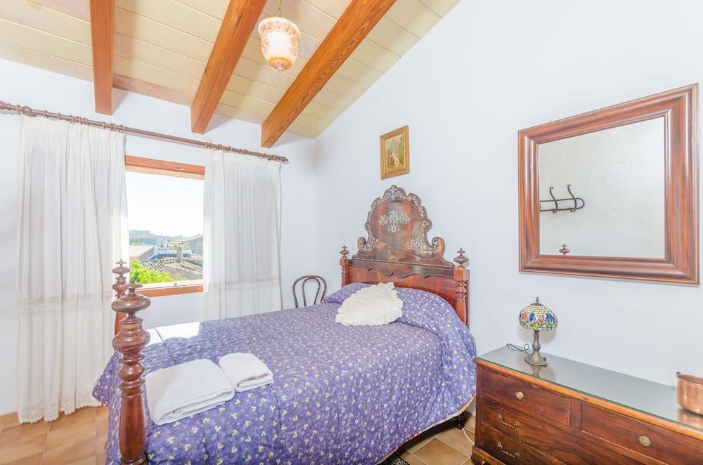 Holiday home Es Pujols Campanet